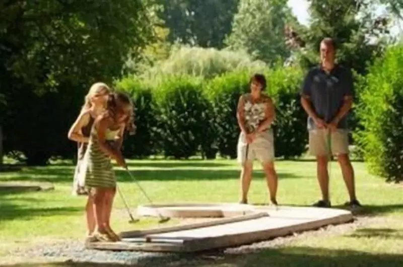 ホテル Logis Auberge Du Colombier