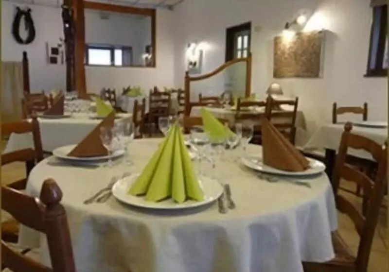 ホテル Logis Auberge Du Colombier