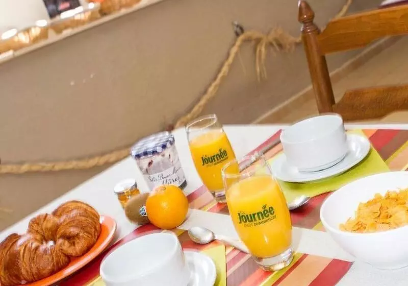 ホテル Logis Auberge Du Colombier