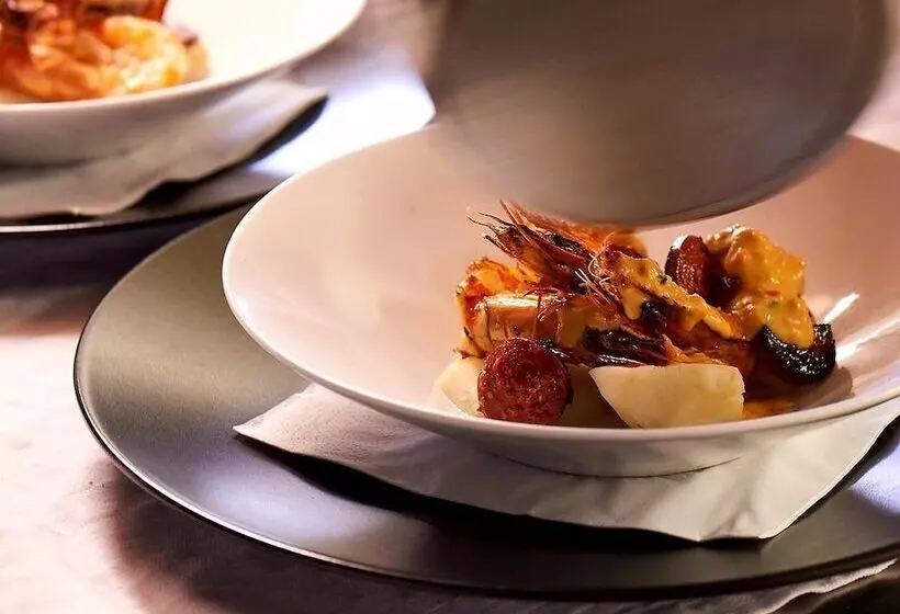 Отель Logis Hôtel Le Grand Cerf