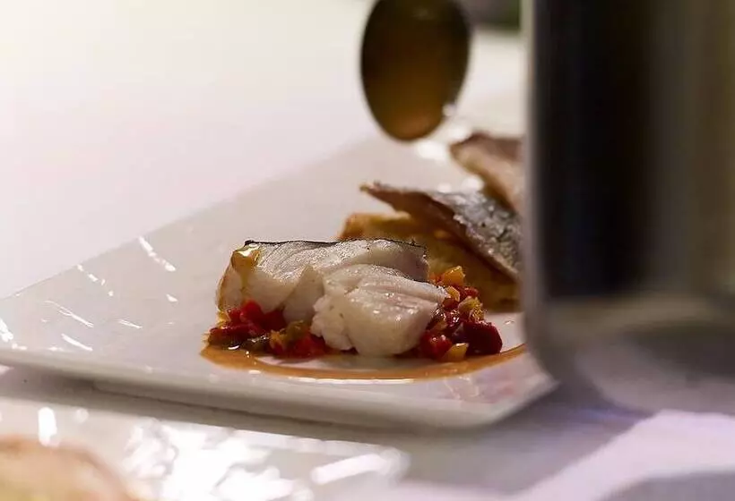 Отель Logis Hôtel Le Grand Cerf