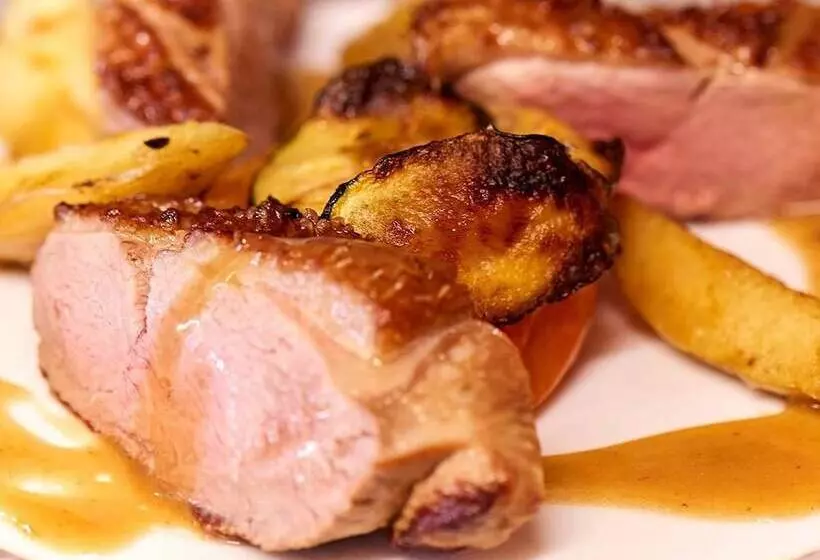 Отель Logis Hôtel Le Grand Cerf