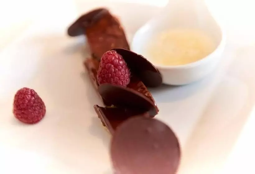 Отель Logis Hôtel Le Grand Cerf