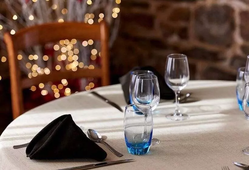 Отель Logis Hôtel Le Grand Cerf