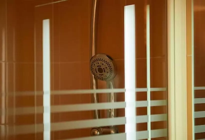 Отель Logis Hôtel Le Grand Cerf