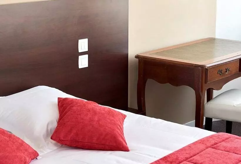 Отель Logis Hôtel Le Grand Cerf