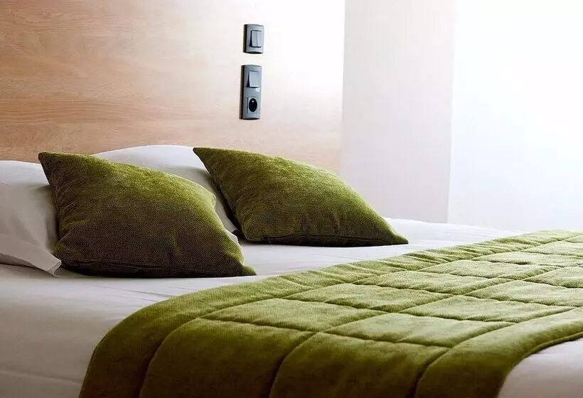 Отель Logis Hôtel Le Grand Cerf