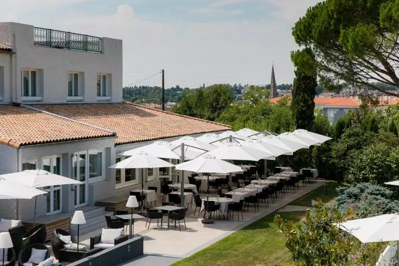 Отель Logis Le Rabelais Hôtel  Restaurant   Spa