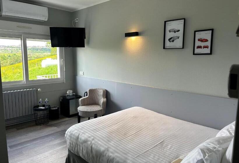 هتل Logis Les Voiliers