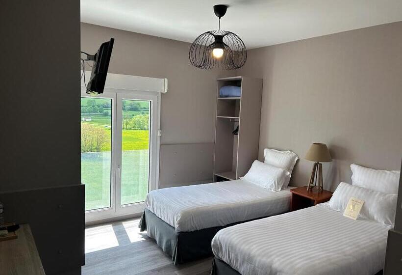 هتل Logis Les Voiliers