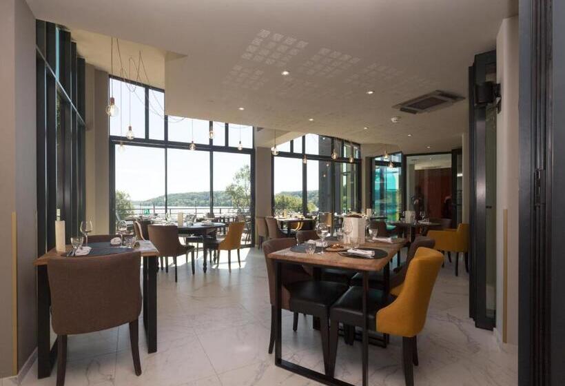 هتل Logis Les Voiliers