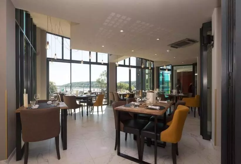 Отель Logis Les Voiliers