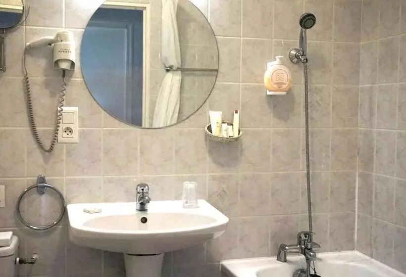 Отель Logis Les Voiliers