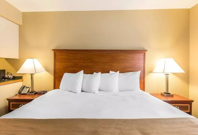 בית מלון כפרי Quality Inn & Suites On The River