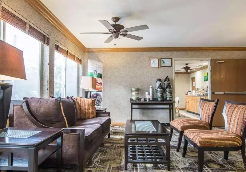 Отель Quality Suites San Diego Otay Mesa