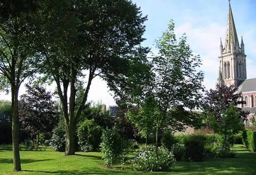 Hotel Restaurant La Paix La Robe Et Le Palais
