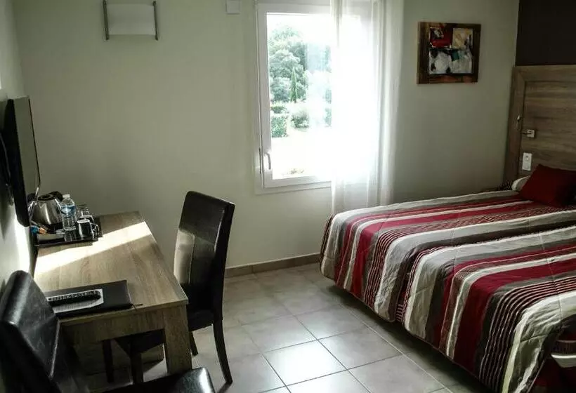 ホテル Restaurant Le Gardon Pont Du Gard