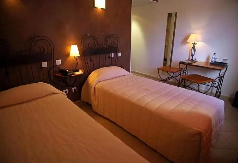 ホテル Restaurant Le Gardon Pont Du Gard