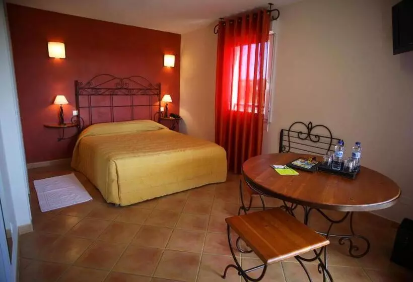 ホテル Restaurant Le Gardon Pont Du Gard