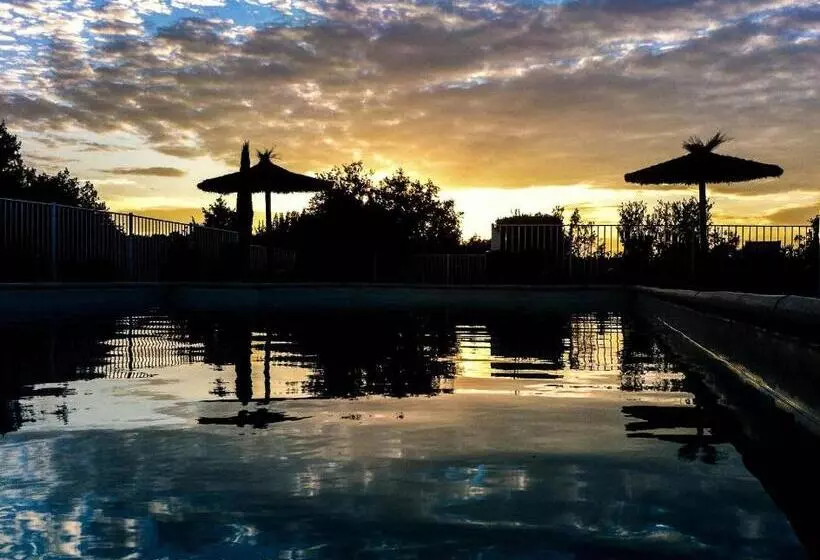 ホテル Restaurant Le Gardon Pont Du Gard