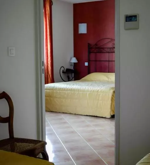 ホテル Restaurant Le Gardon Pont Du Gard