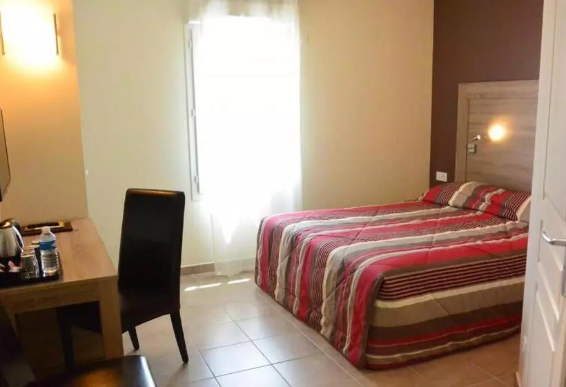 ホテル Restaurant Le Gardon Pont Du Gard