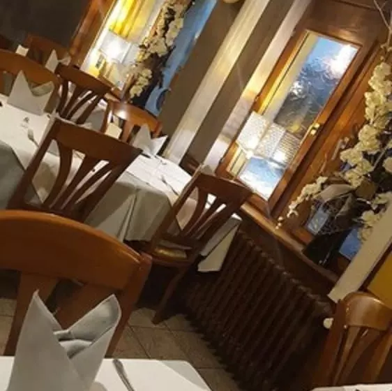 ホテル Restaurant Moderne Bellavi