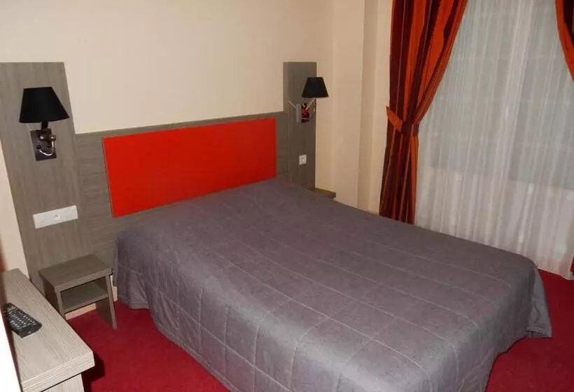 호텔 Logis Hôtel Saint Hubert