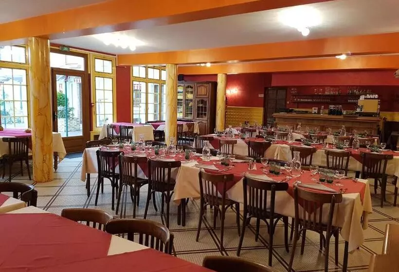 호텔 Logis Hôtel Saint Hubert