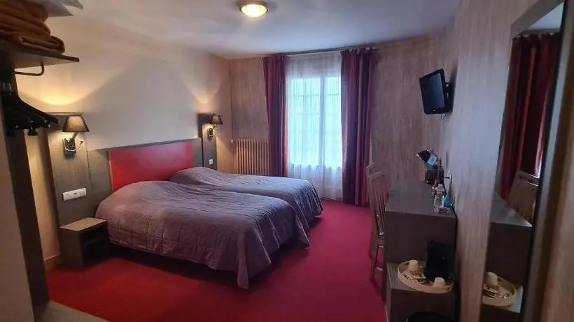 호텔 Logis Hôtel Saint Hubert