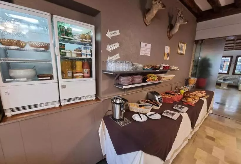 호텔 Logis Hôtel Saint Hubert