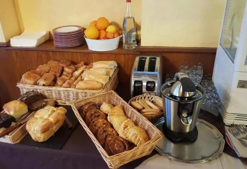 호텔 Logis Hôtel Saint Hubert