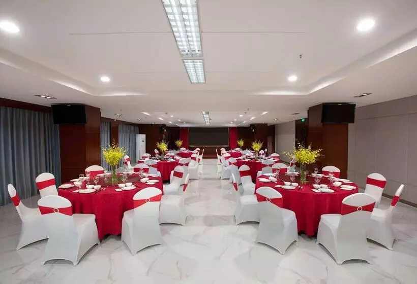 هتل Ramada Encore By Wyndham Qionghai Downtown