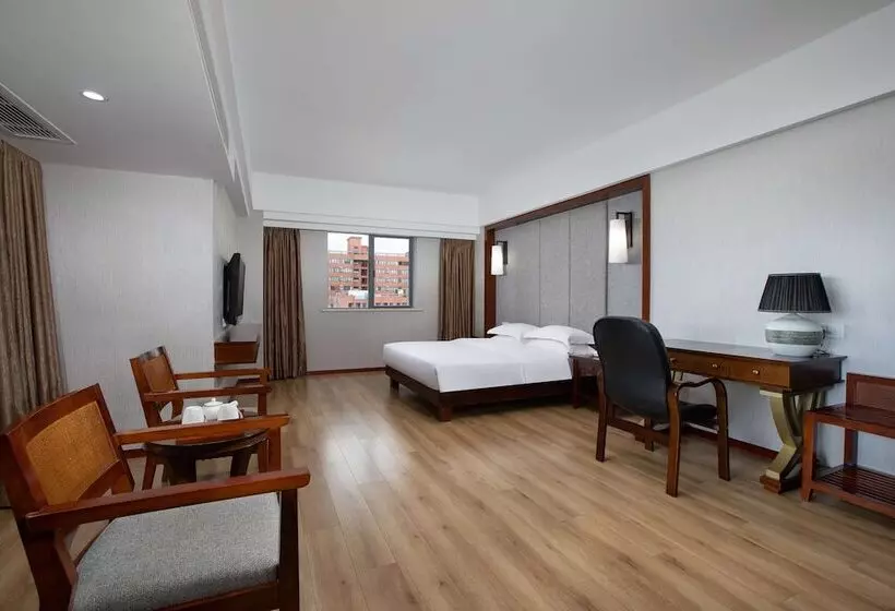 هتل Ramada Encore By Wyndham Qionghai Downtown