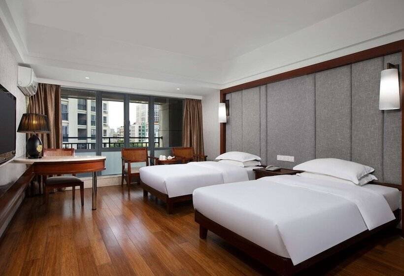 Hotel Ramada Encore By Wyndham Qionghai Downtown