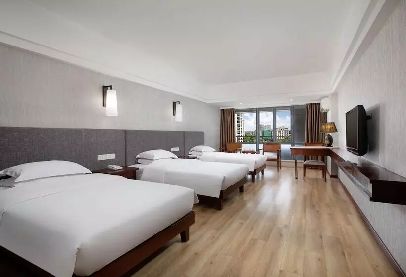 هتل Ramada Encore By Wyndham Qionghai Downtown