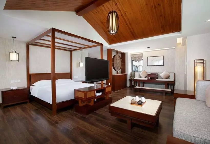 هتل Ramada Encore By Wyndham Qionghai Downtown
