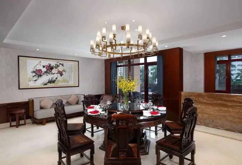 هتل Ramada Encore By Wyndham Qionghai Downtown
