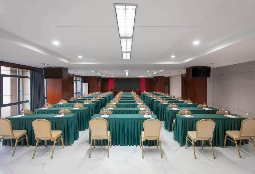 Hotel Ramada Encore By Wyndham Qionghai Downtown