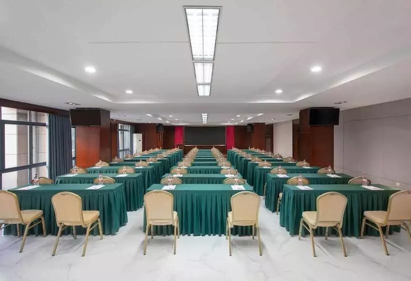 هتل Ramada Encore By Wyndham Qionghai Downtown