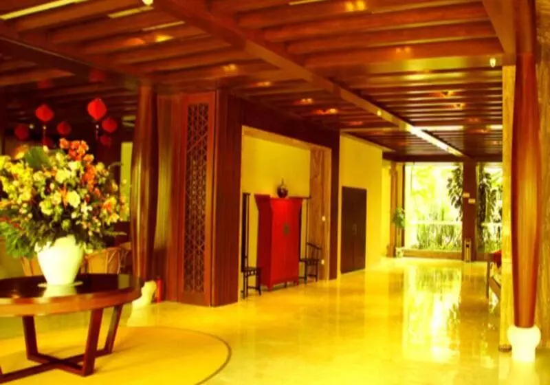 هتل Ramada Encore By Wyndham Qionghai Downtown