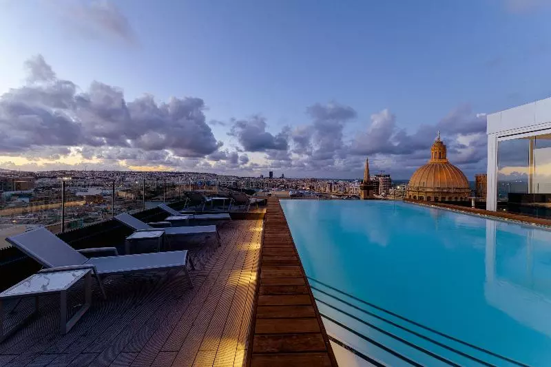 هتل The Embassy Valletta