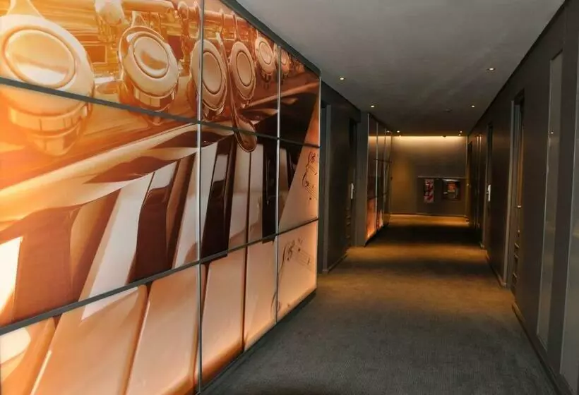 Broadway Hotel & Suites