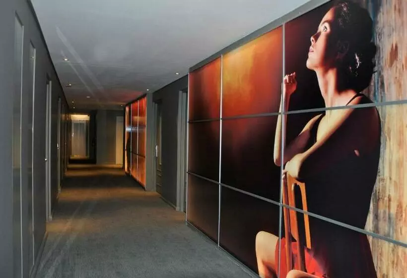 Broadway Hotel & Suites