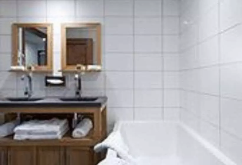 Отель Auberge De Savoie