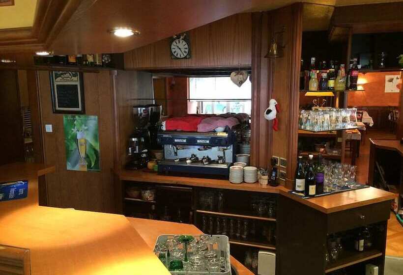 هتل Aux Deux Clefs