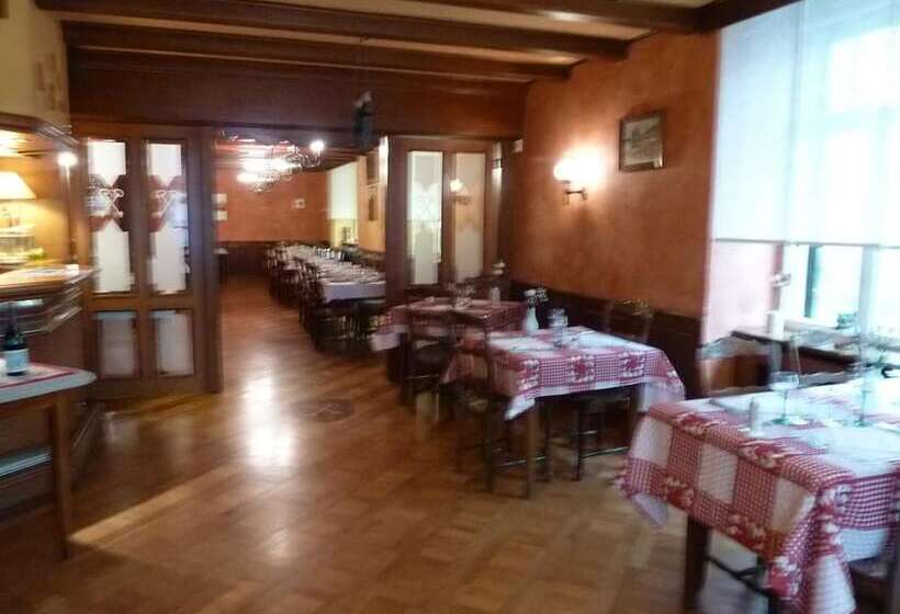 هتل Aux Deux Clefs