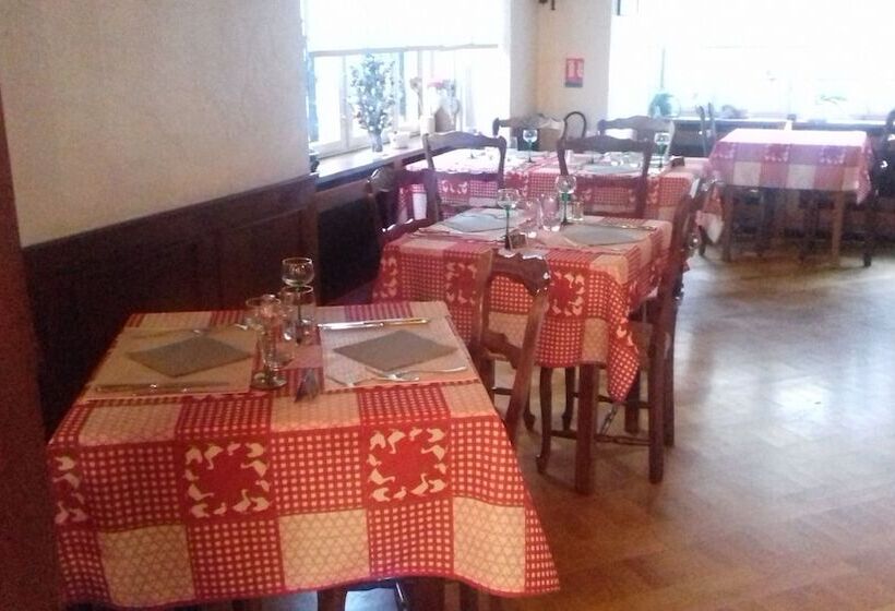 هتل Aux Deux Clefs