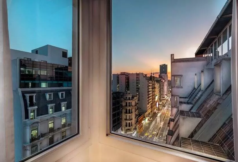 Broadway Hotel & Suites