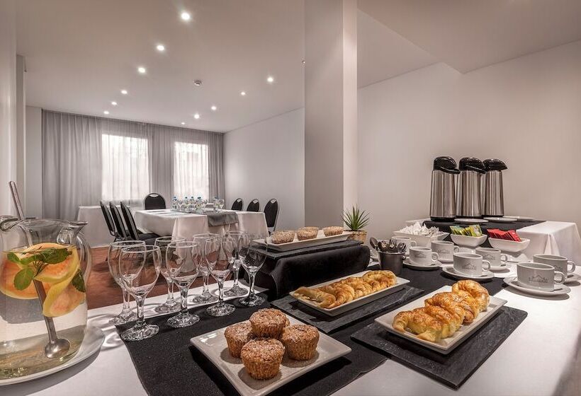 Broadway Hotel & Suites